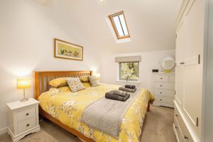 Alquiler Vacacional - Newly refurbished luxury 5 bed riverside house with hot tub and annexe.