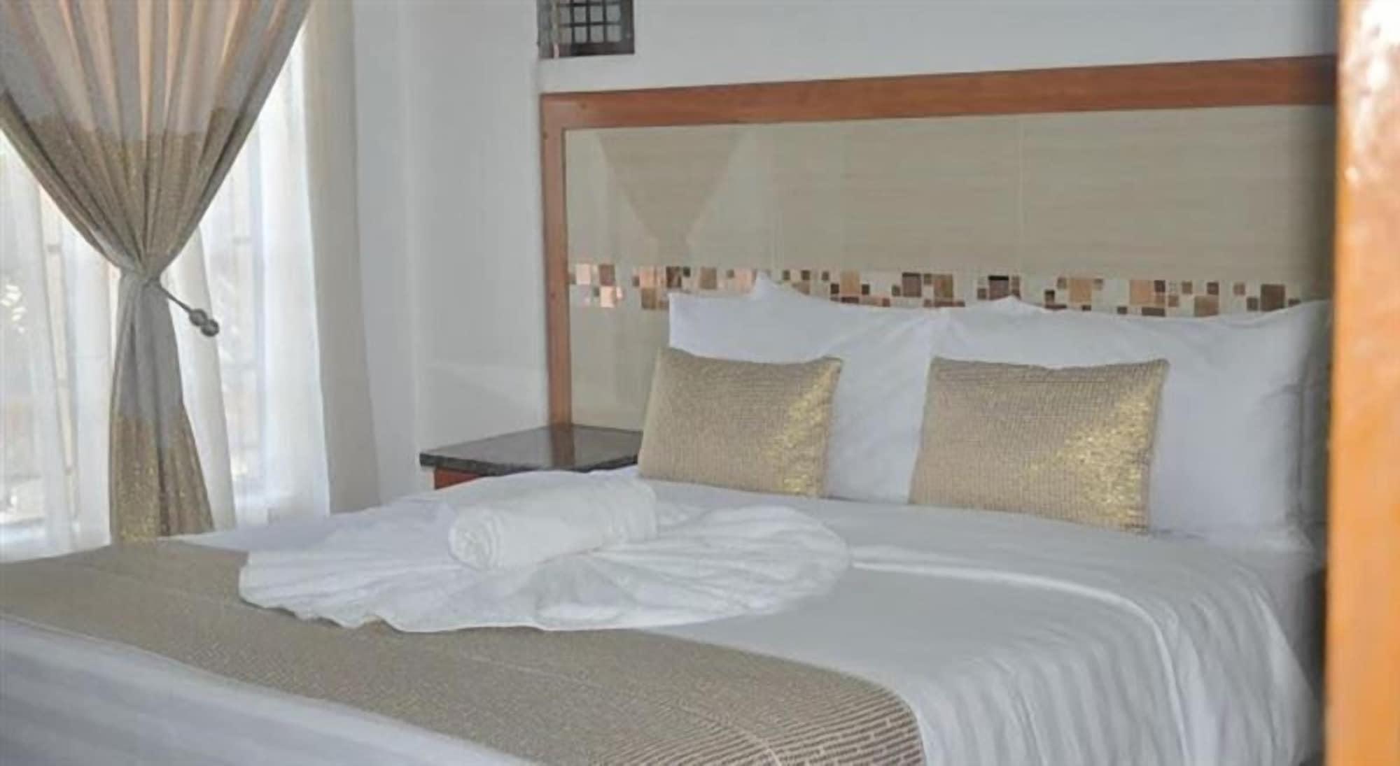 Varios Crown Guest Lodge