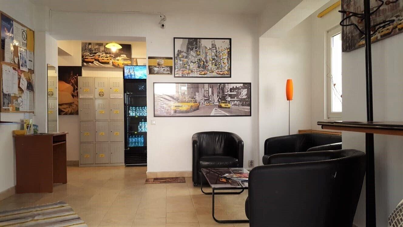 Vista Lobby Taxi Hostel