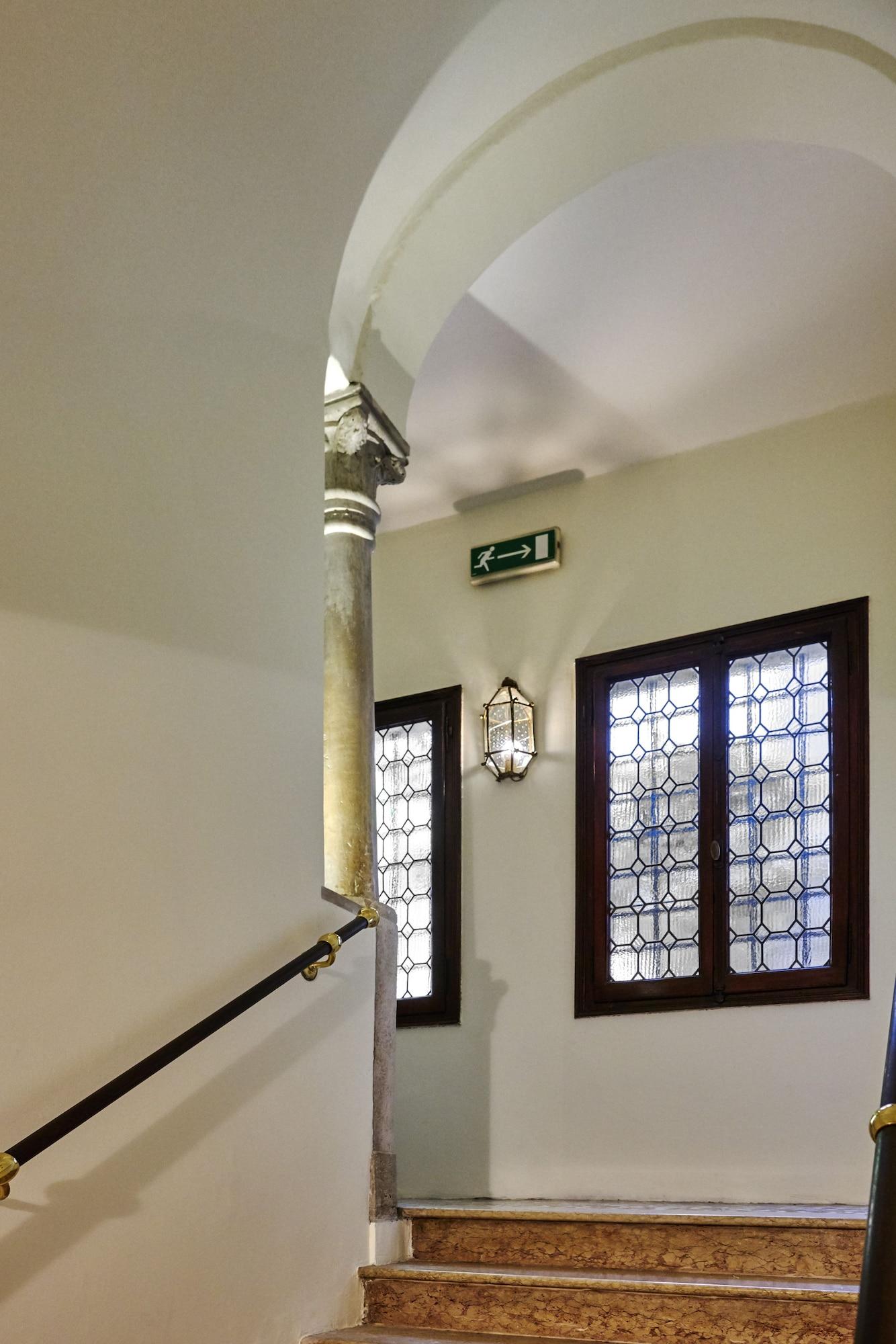 Varios Gardena Hotel