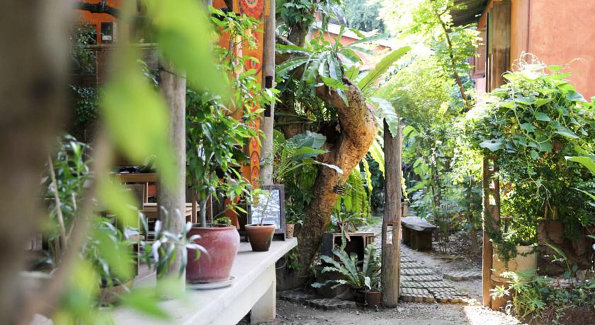 Varios Baannoi Nornmuan Home