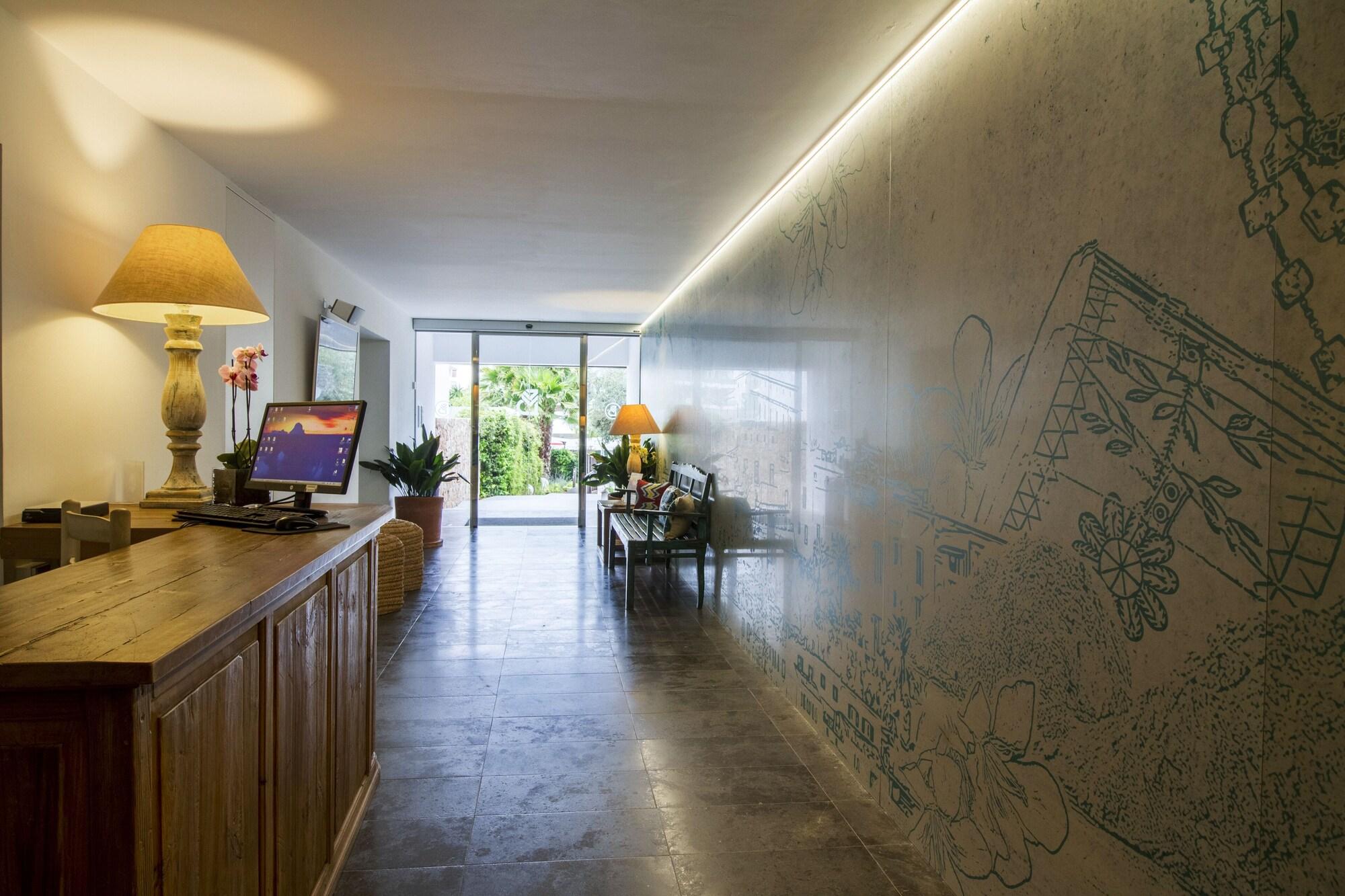 Vista Lobby Apartaments B-Llobet Sun & Confort