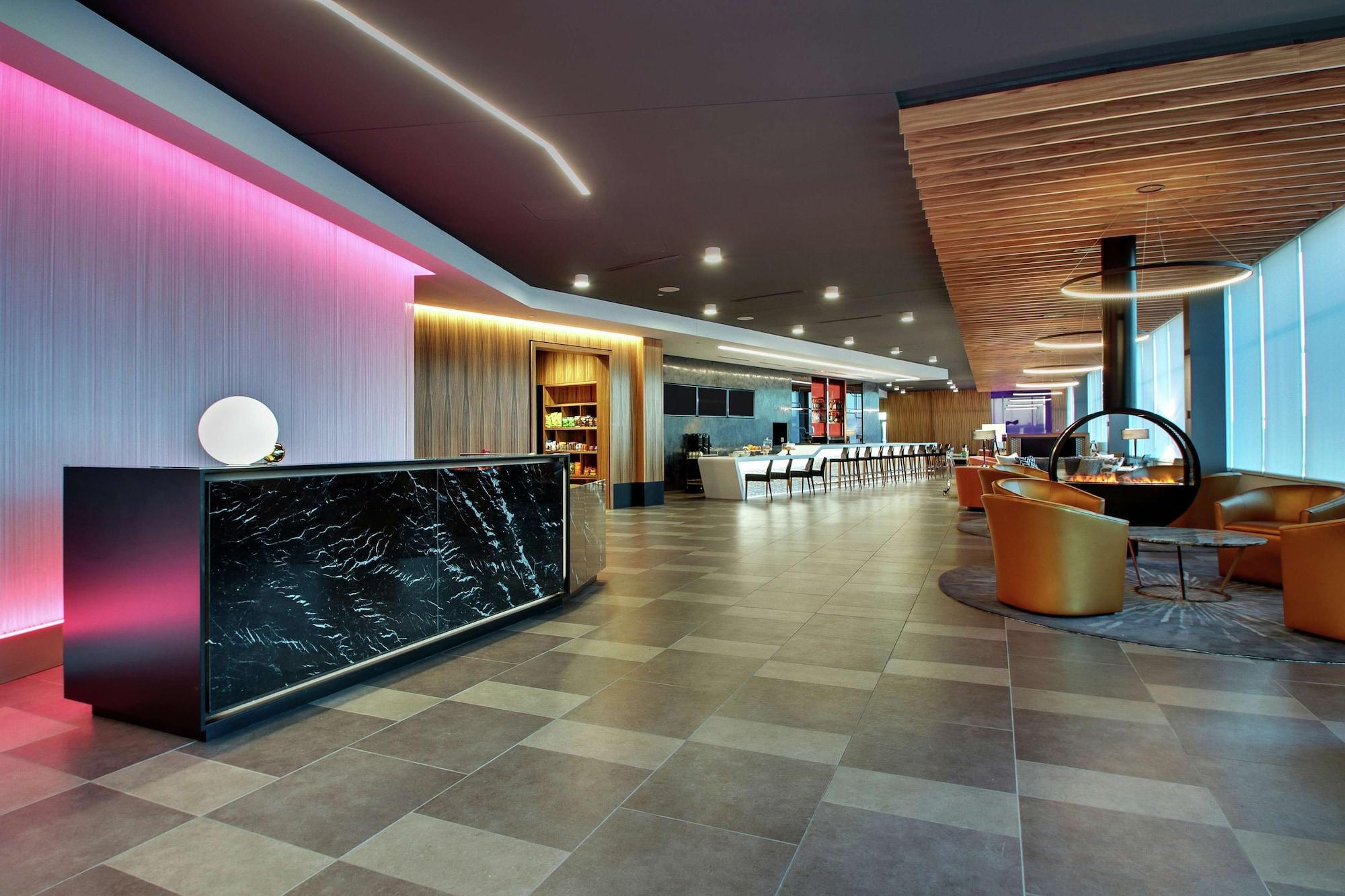 Vista Lobby The Rose Chicago, Tapestry Collection by Hilton