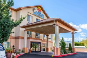Alojamiento - Comfort Inn & Suites Airport