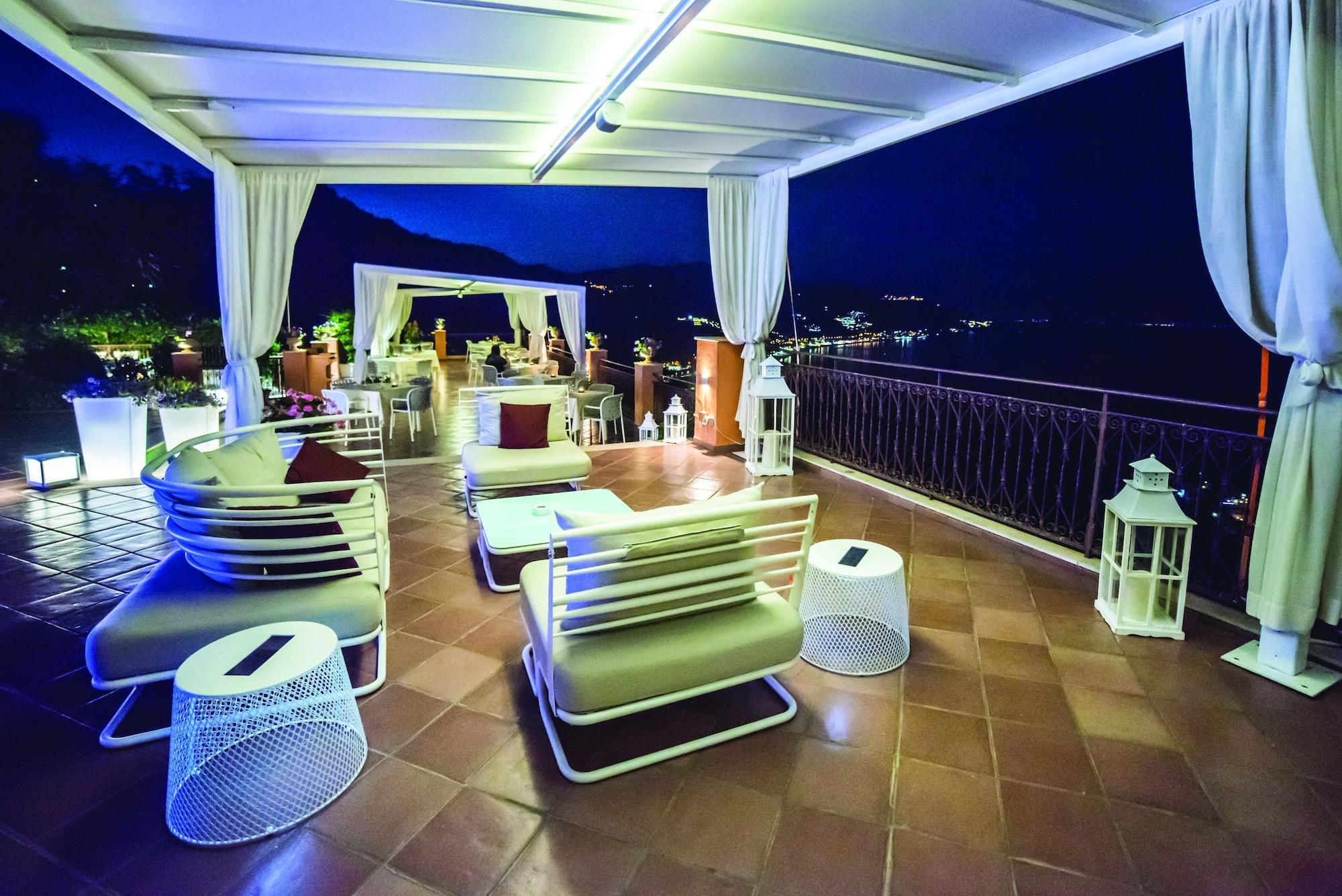Bar/Salón Grand Hotel Miramare