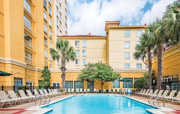 La Quinta Inn & Suites by Wyndham San Antonio Riverwalk