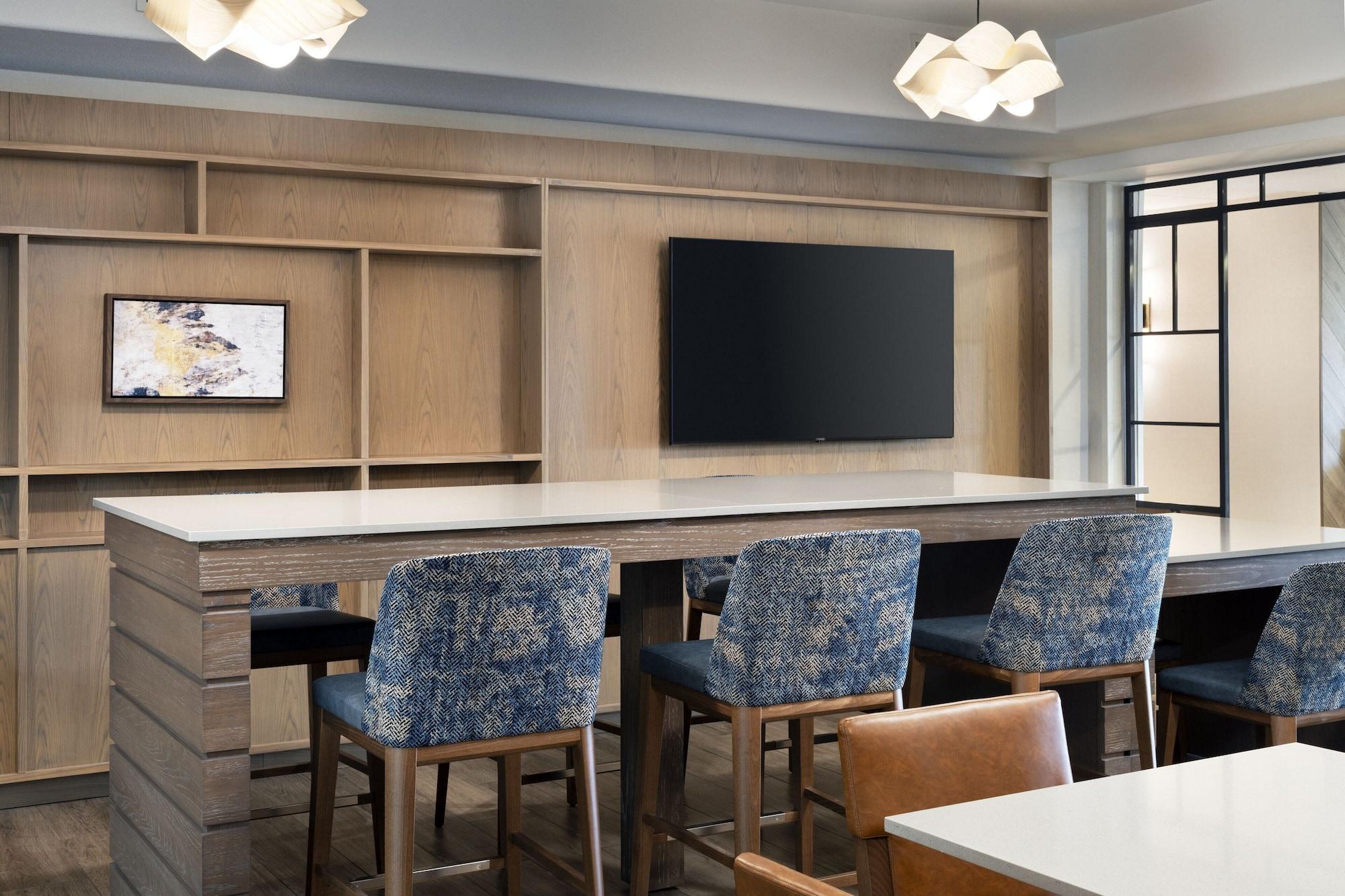 Restaurant Fairfield by Marriott Inn & Suites Fresno River Park
