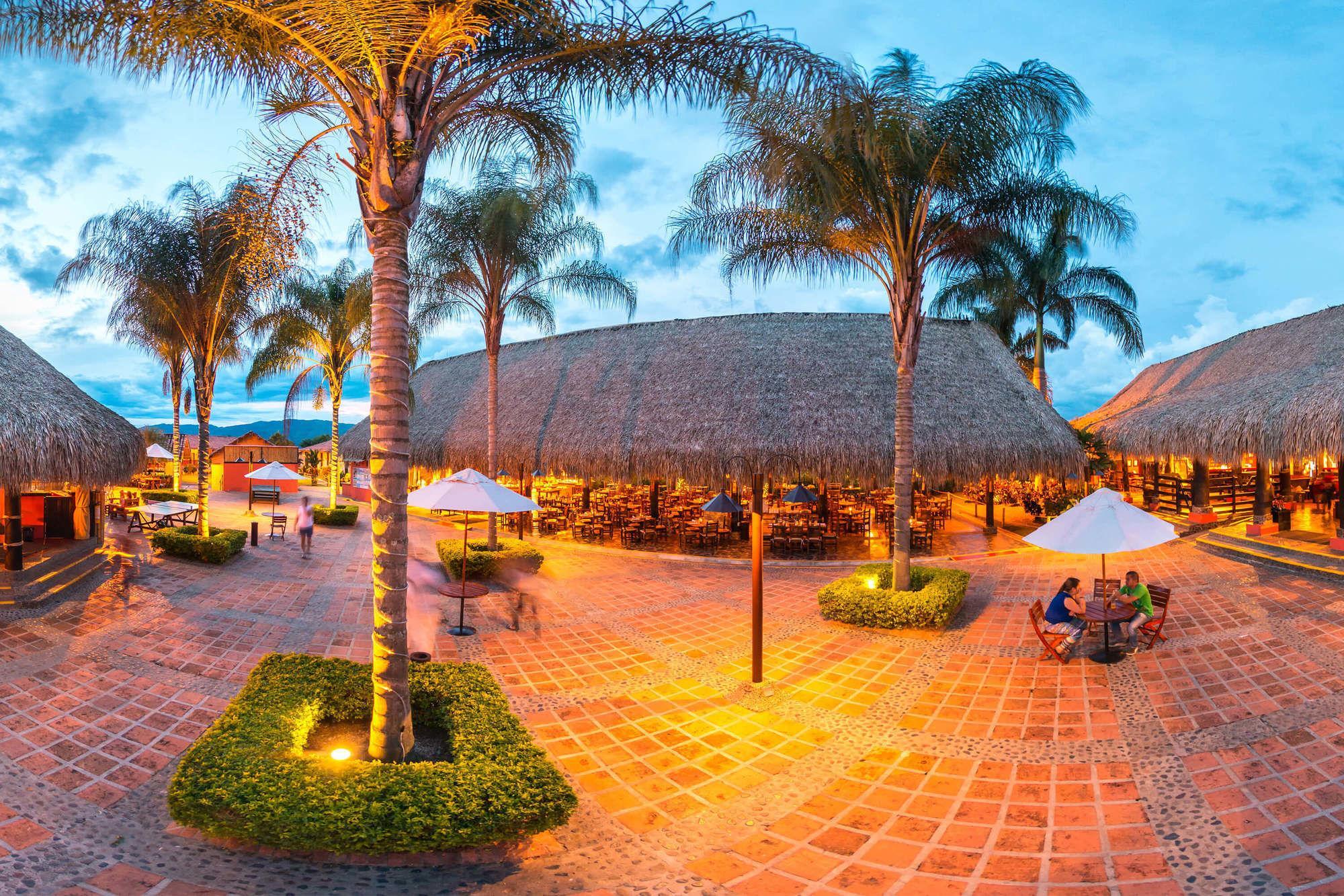 Vista Exterior Decameron Panaca