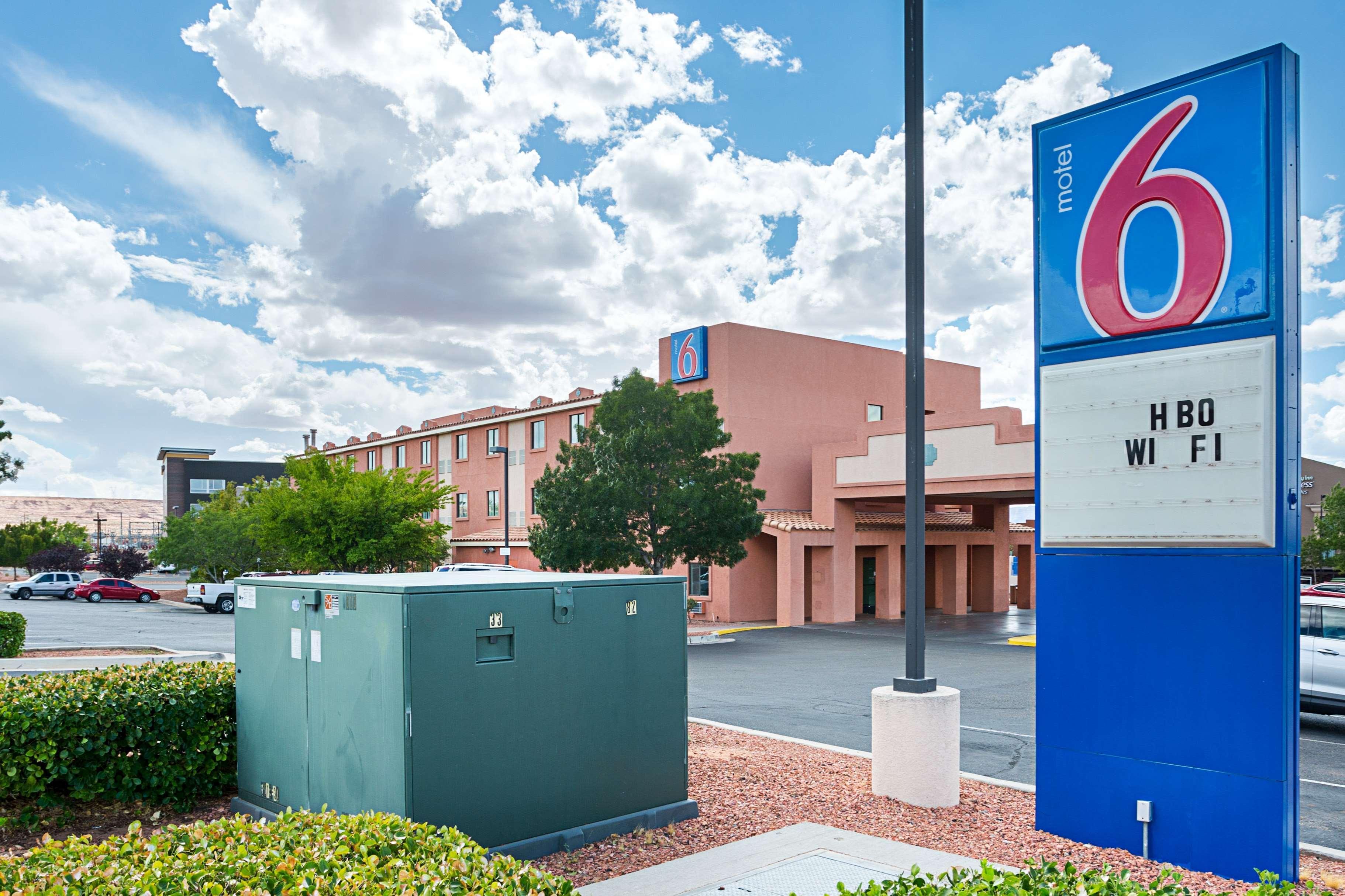 Vista Exterior Motel 6 Page, AZ