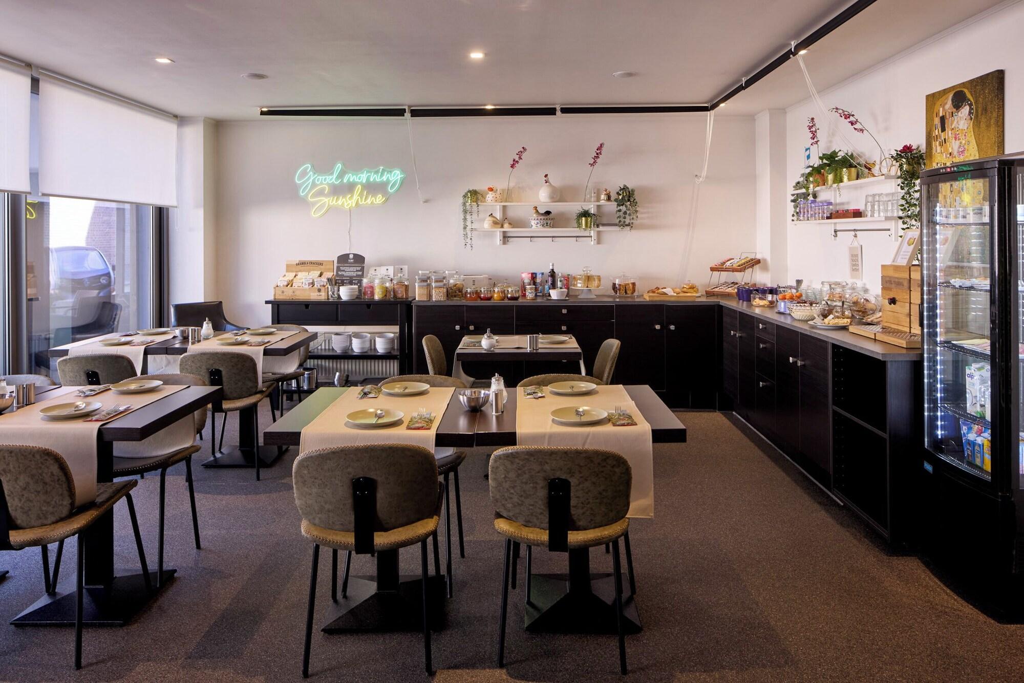 Varios Alpha Hotel