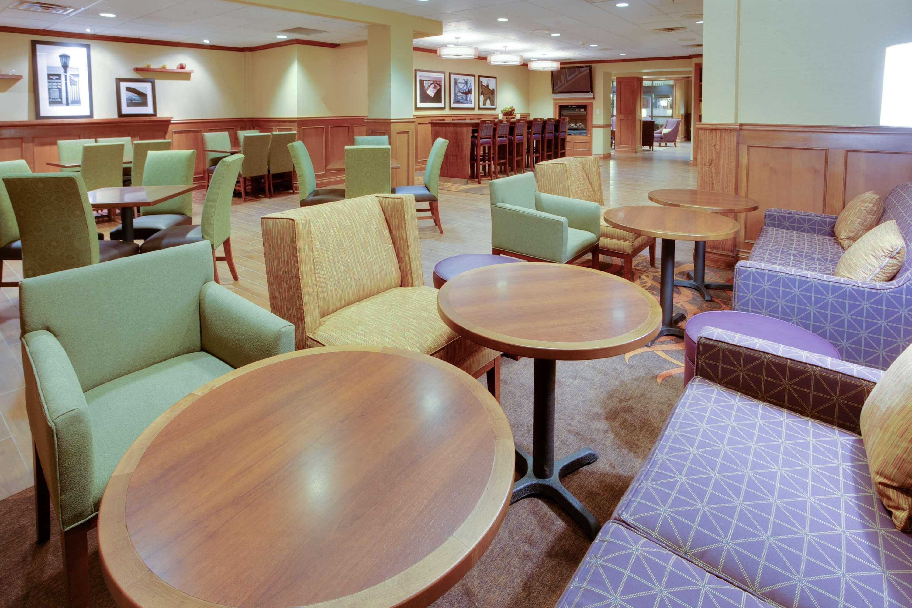 Vista Lobby Hampton Inn Bordentown