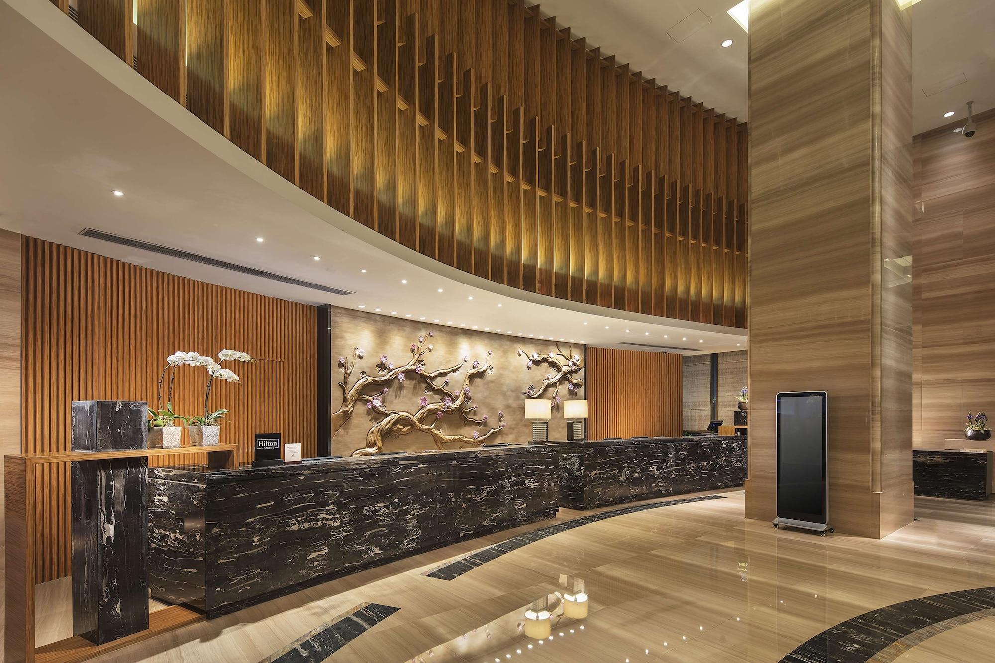 Vista Lobby DoubleTree by Hilton Guangzhou Science City-Free Shuttle Bus Service During Canton Fair Period