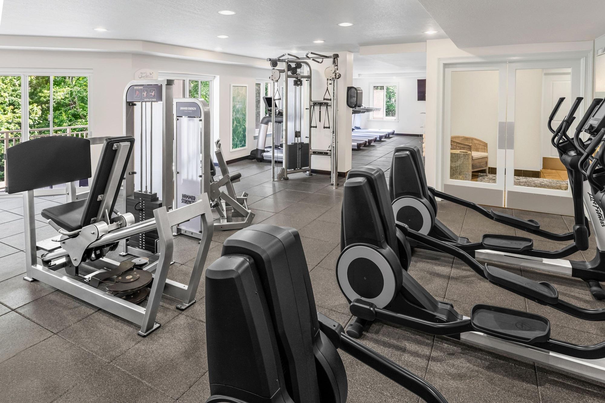 Gimnasio Marriott's SurfWatch