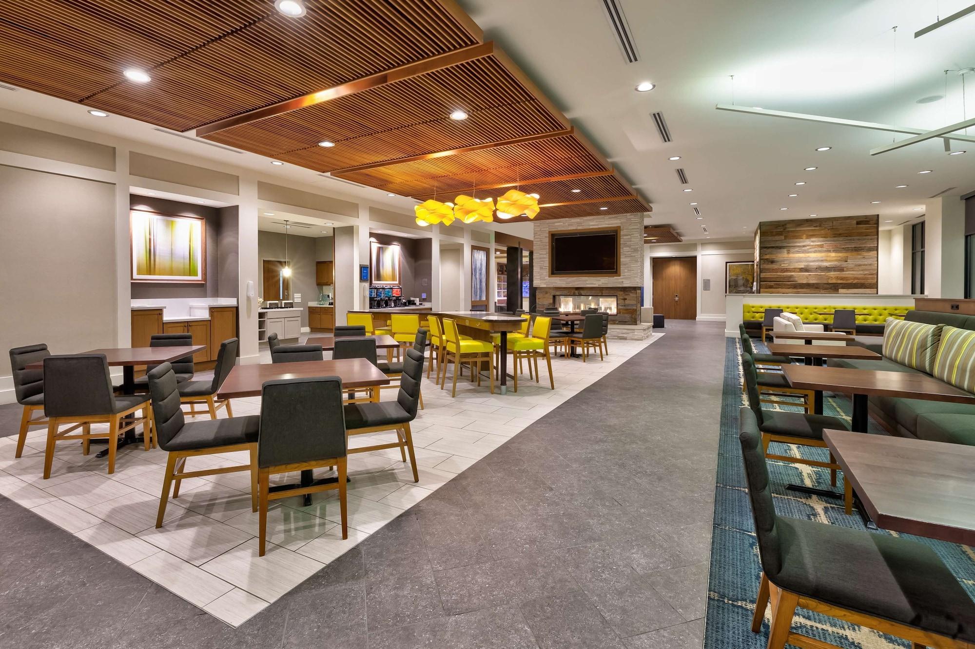 Vista Lobby Homewood Suites by Hilton Pittsburgh Downtown