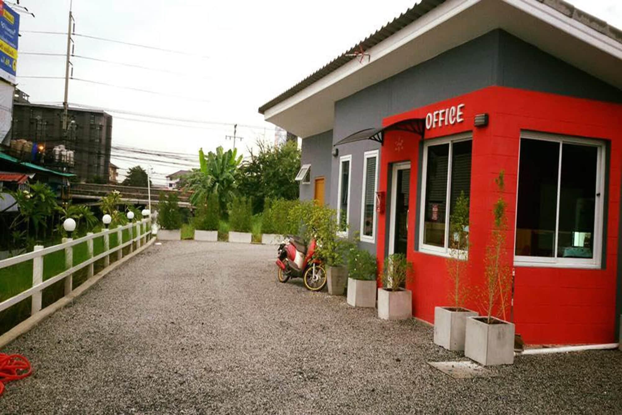 Varios Love Box Resort