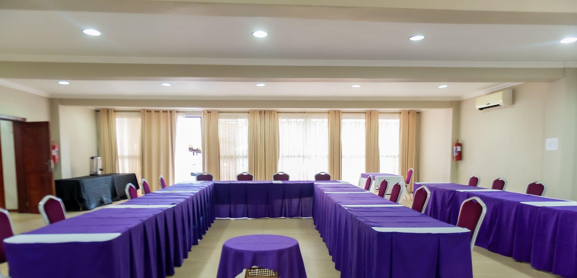 Sala de Reuniones Nomad's Court Lodge