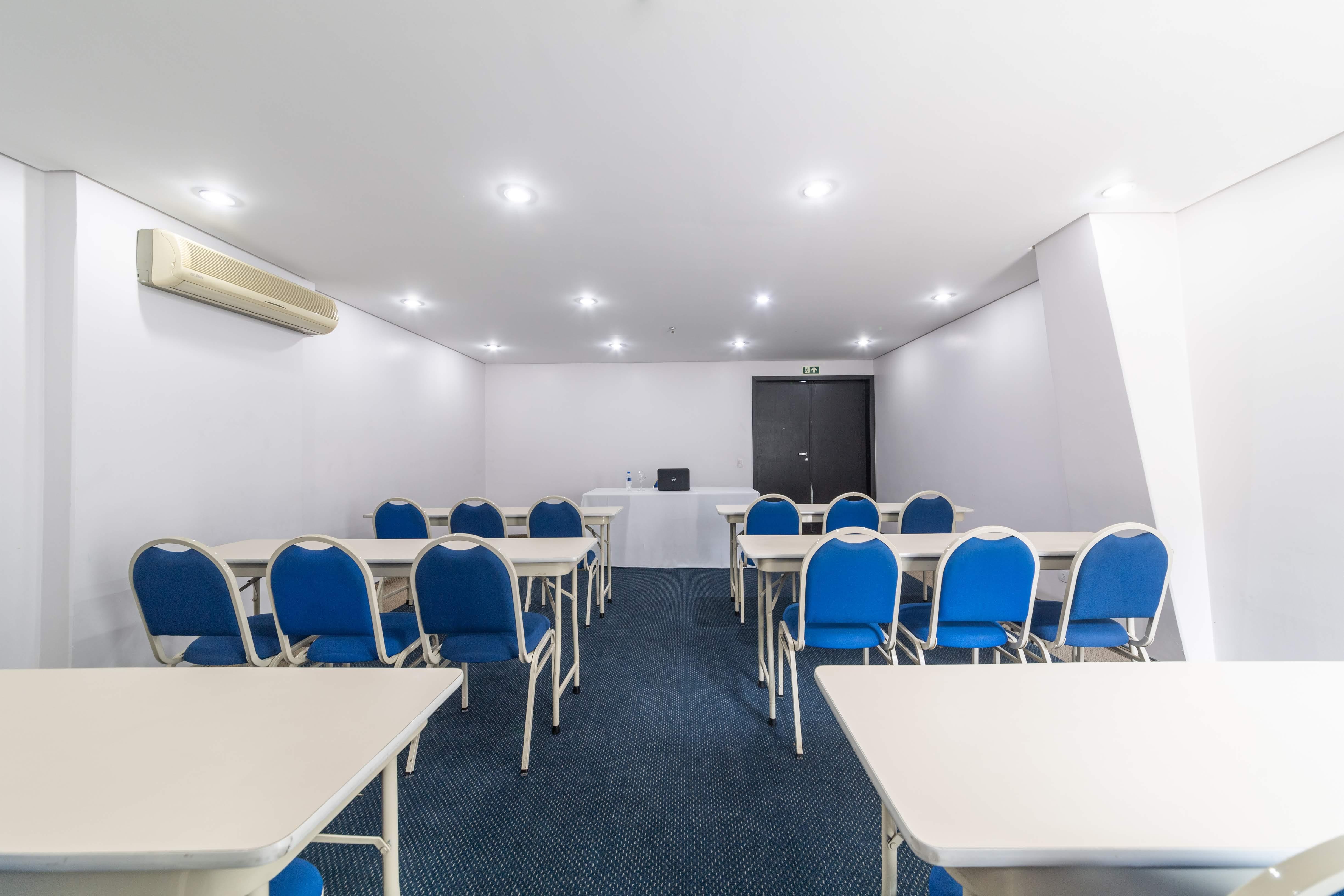 Sala de Reuniones Rede Andrade CWB