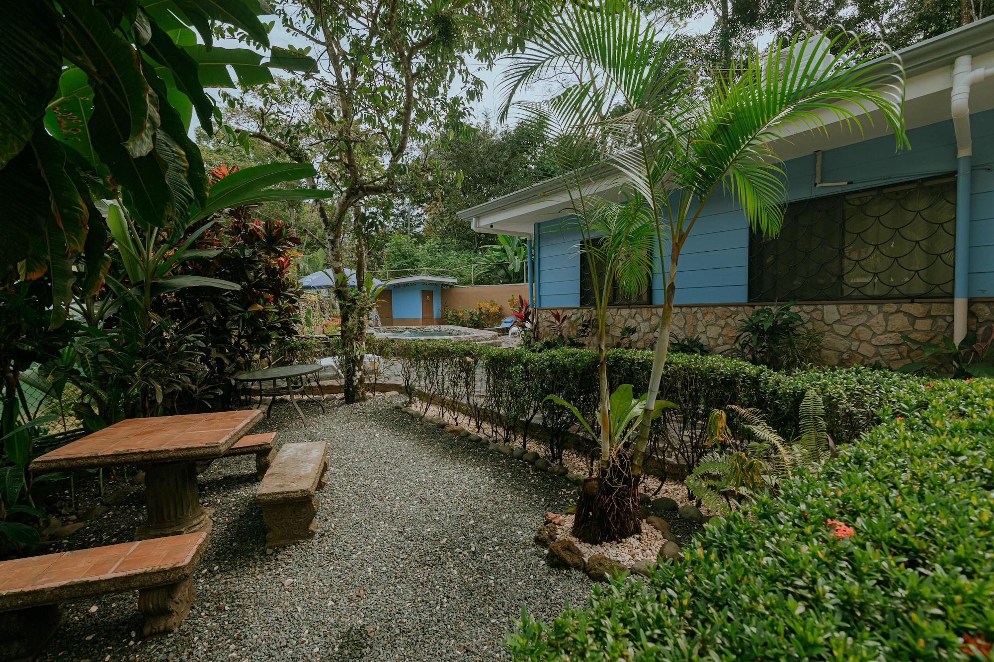 Vista Exterior Oasis Diverse Adult Retreat.