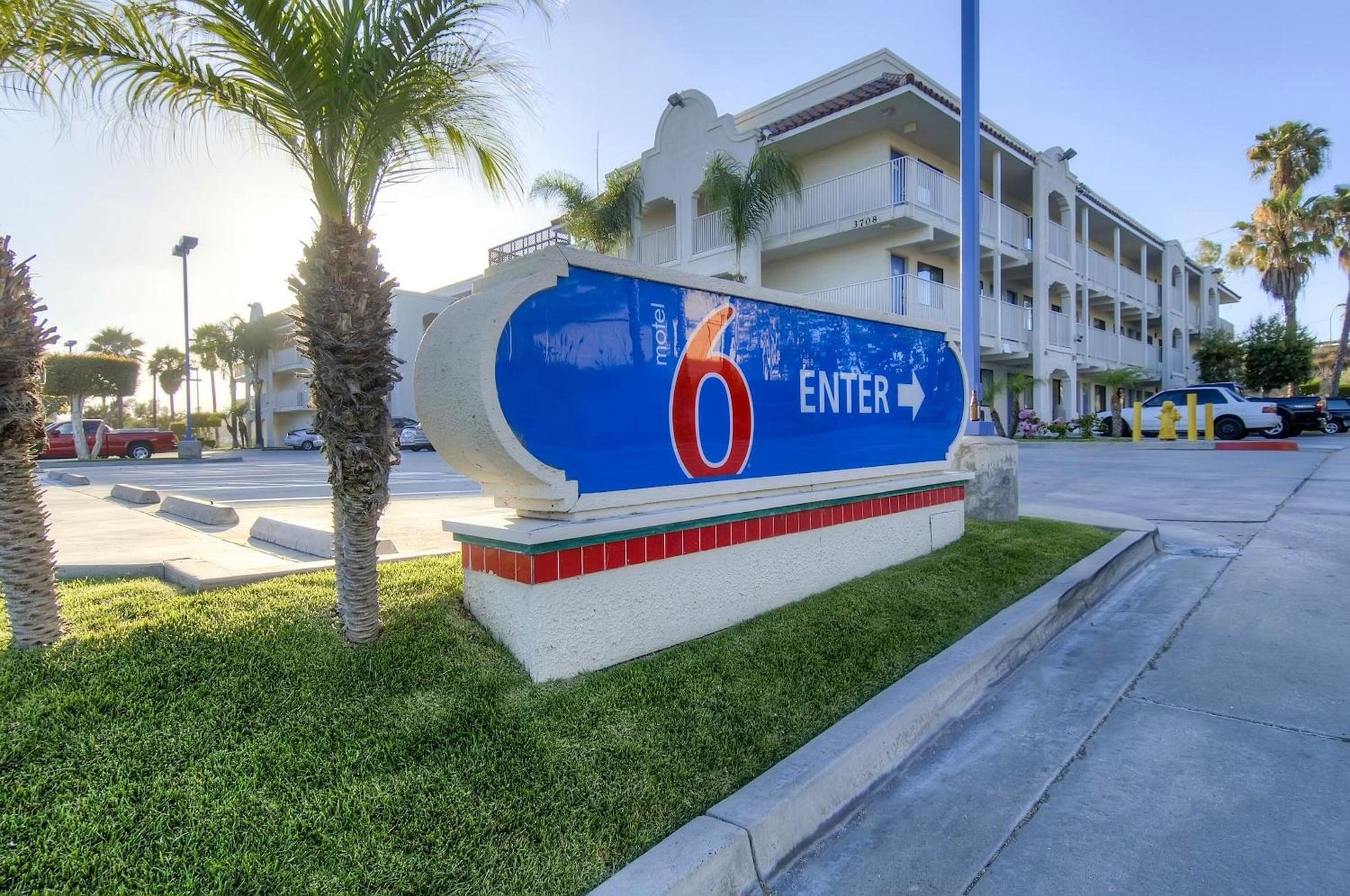 Vista Exterior Motel 6 Oceanside, CA