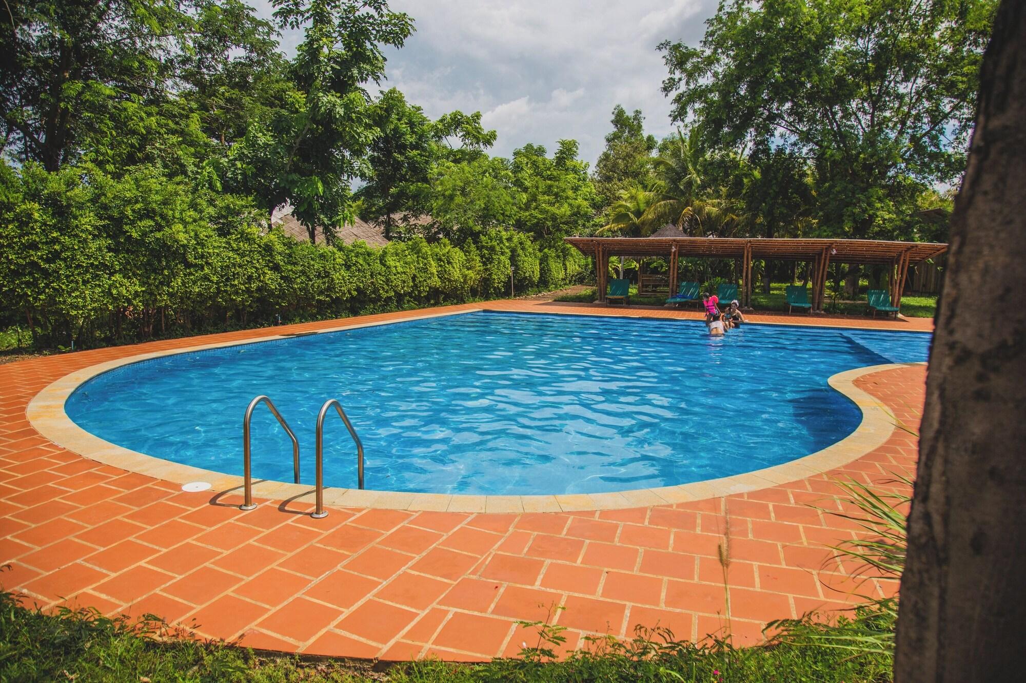Vista Piscina Hanchey Bamboo Resort