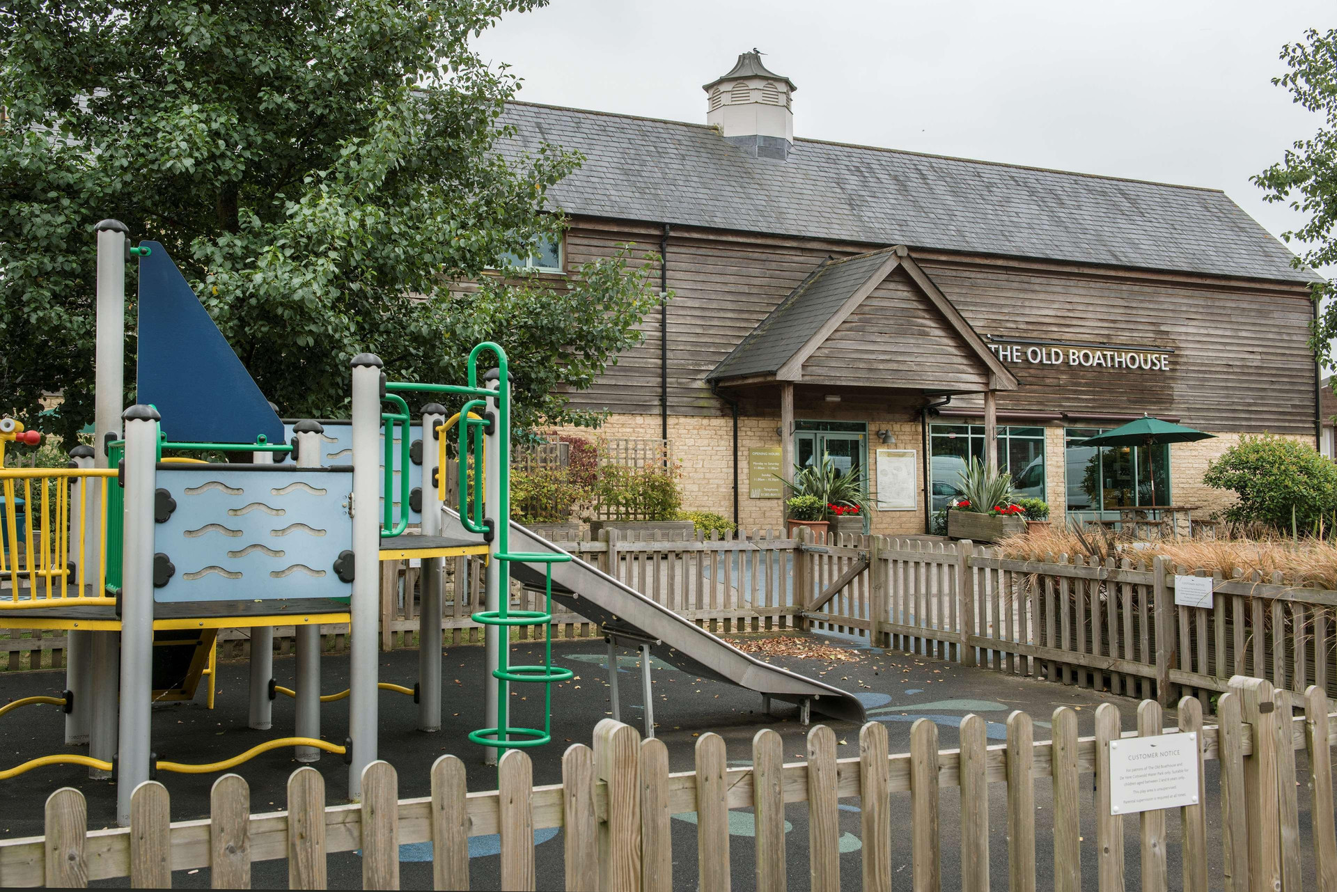 Instalaciones Recreativas De Vere Cotswold Water Park
