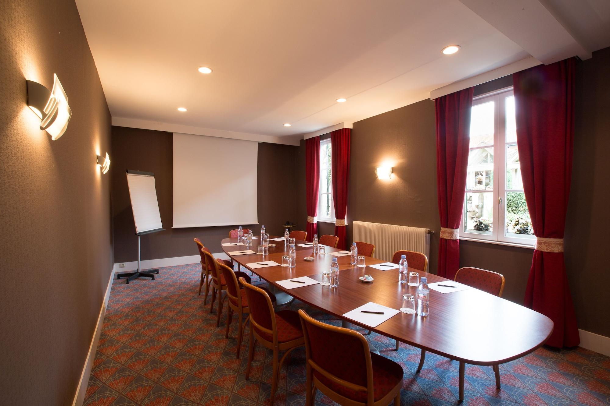 Sala de Reuniones Hotel Chantilly Le Relais D'aumale