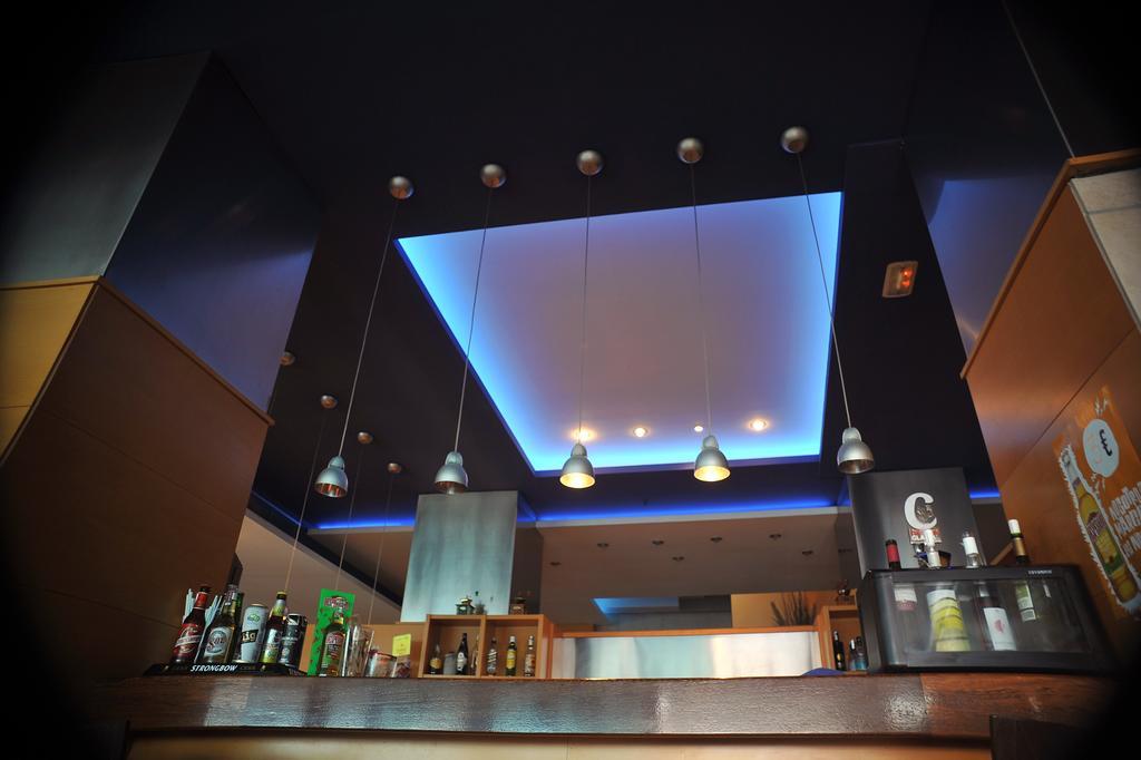 Bar/Salón Arenal Suites Benidorm