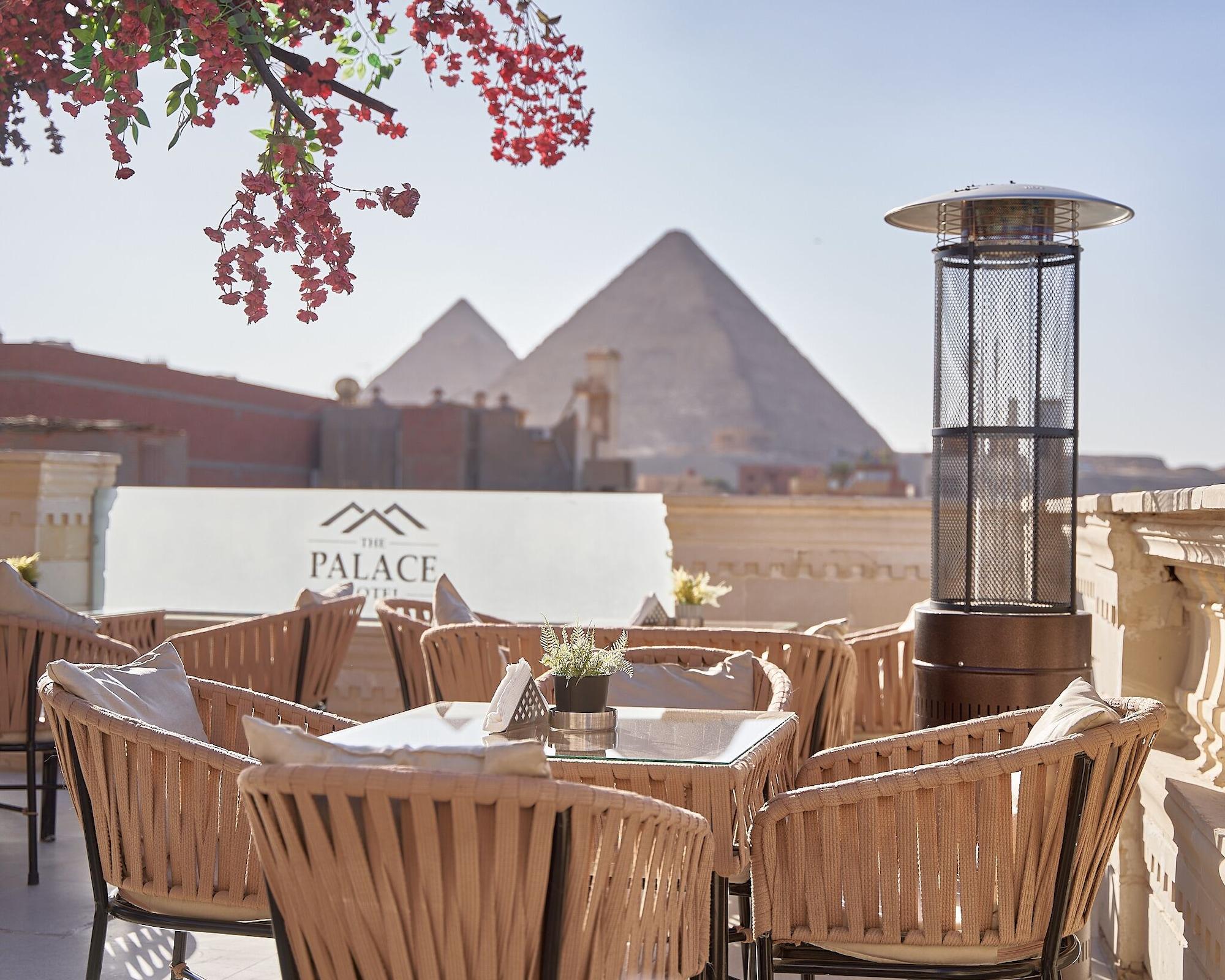 Restaurant The Palace Pyramids inn