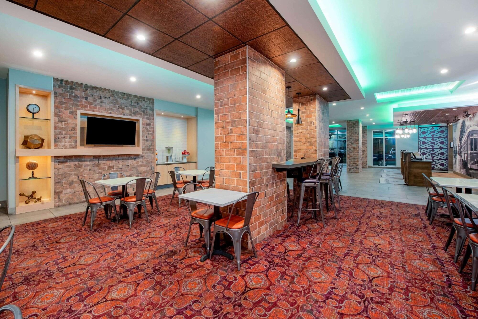 Restaurant La Quinta Inn & Suites by Wyndham New Orleans Downtown
