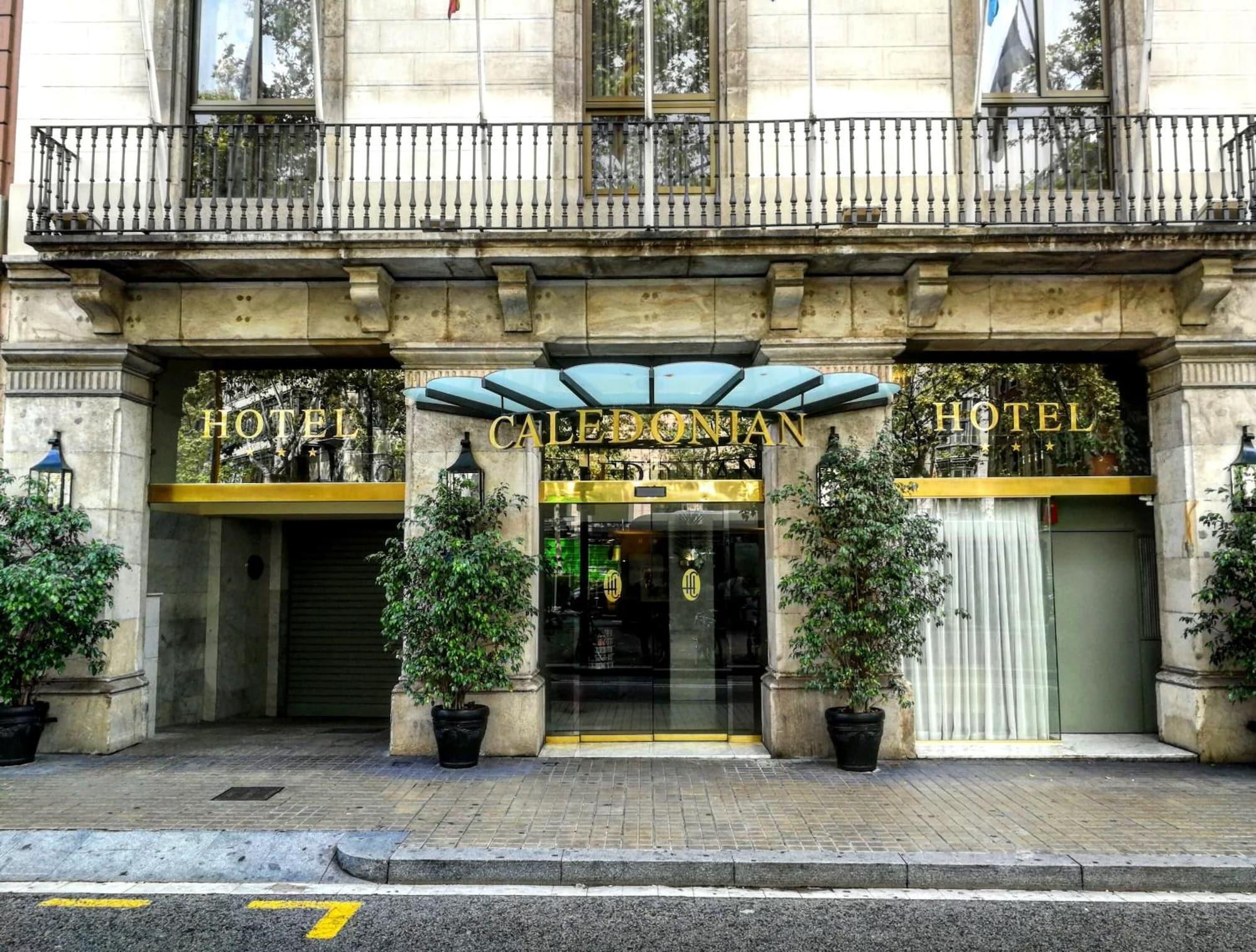 Varios Hotel Caledonian