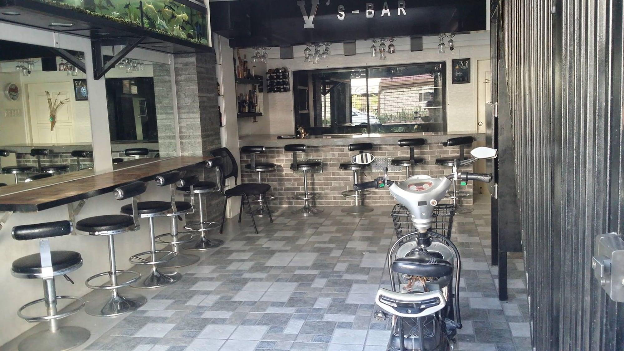 Bar/Salón ERVoruto Hostel Makati