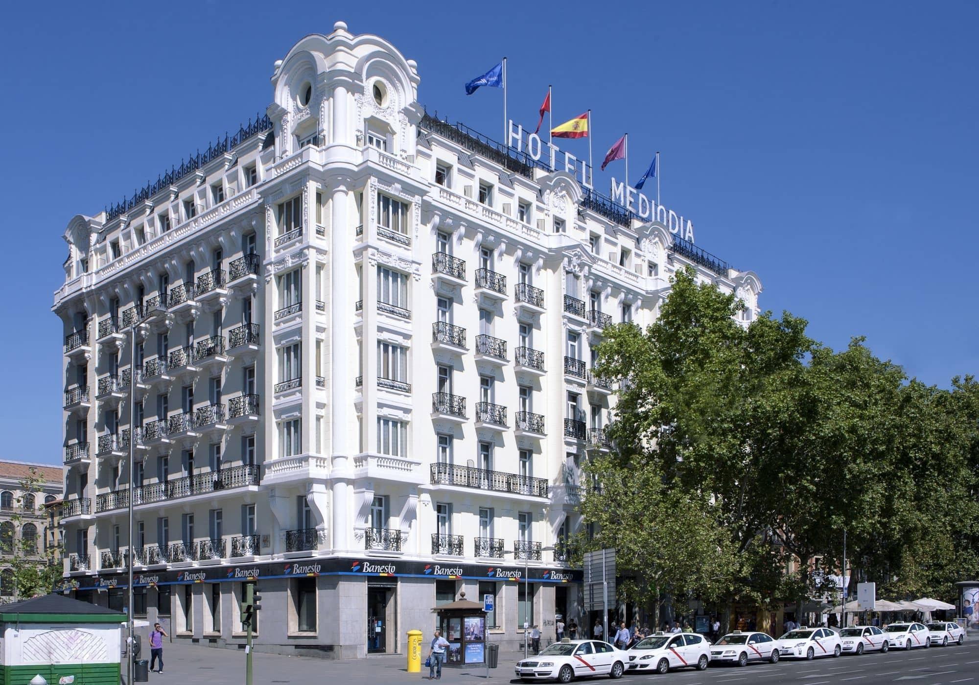 Hotel madrid. Гостиница Мадрид 2024. Испания Мадрид отели. Гостиница Мадрид Екатеринбург. Отели в центре Мадрида.