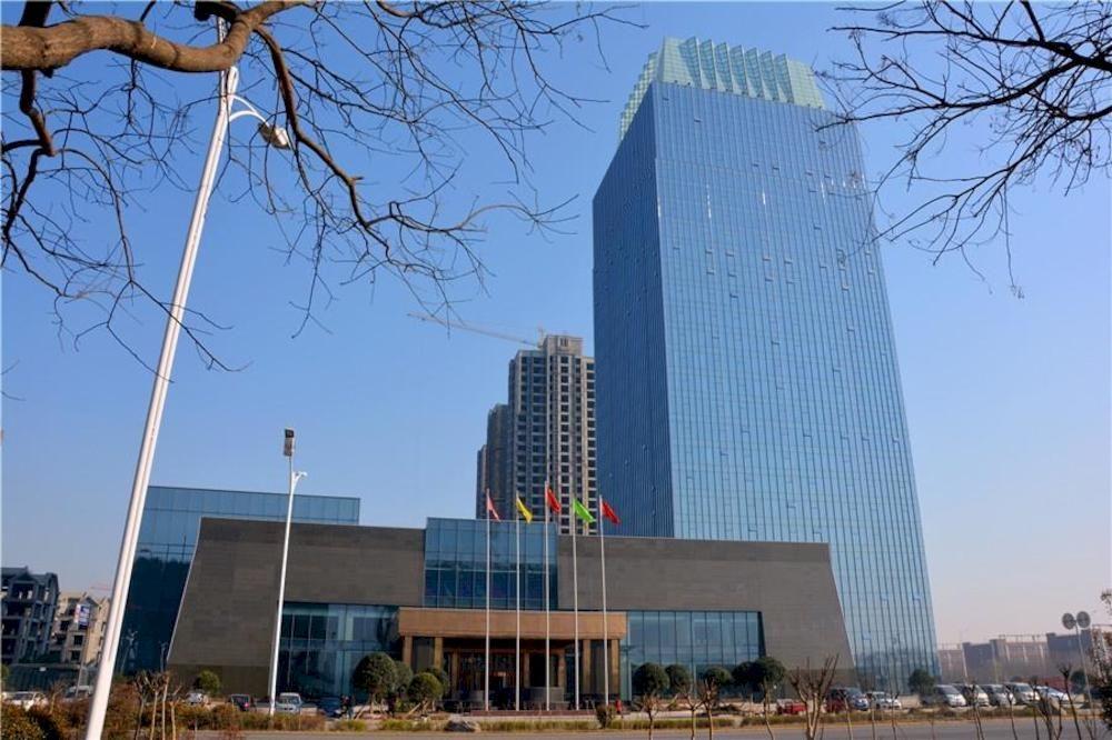 Varios Howard Johnson Hotel