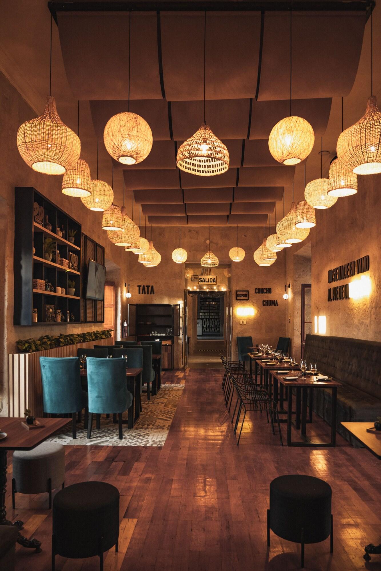 Bar/Salón QASA Arequipa by Nomad