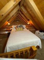 Alquiler Vacacional - Amish built Honey Bear Cabin/jacuzzi tub,&loftbed