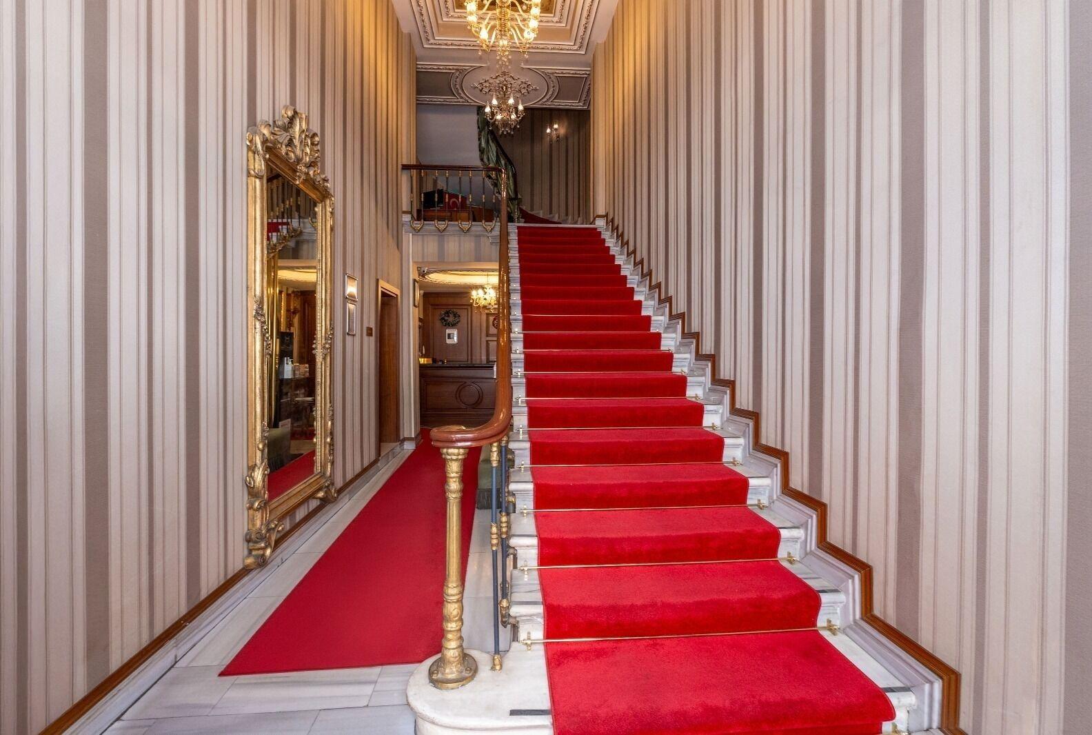 Vista Lobby Meserret Palace Hotel