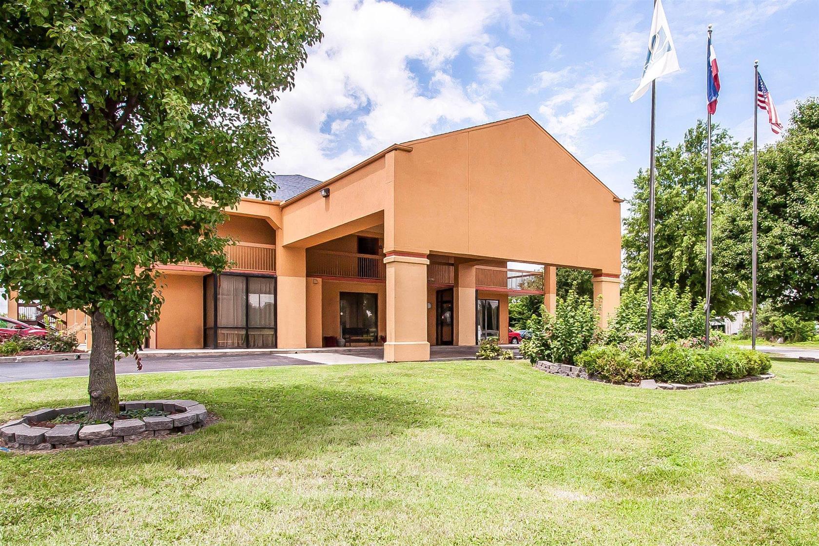 Vista Exterior The Riverstone Hotel Charleston-Sikeston