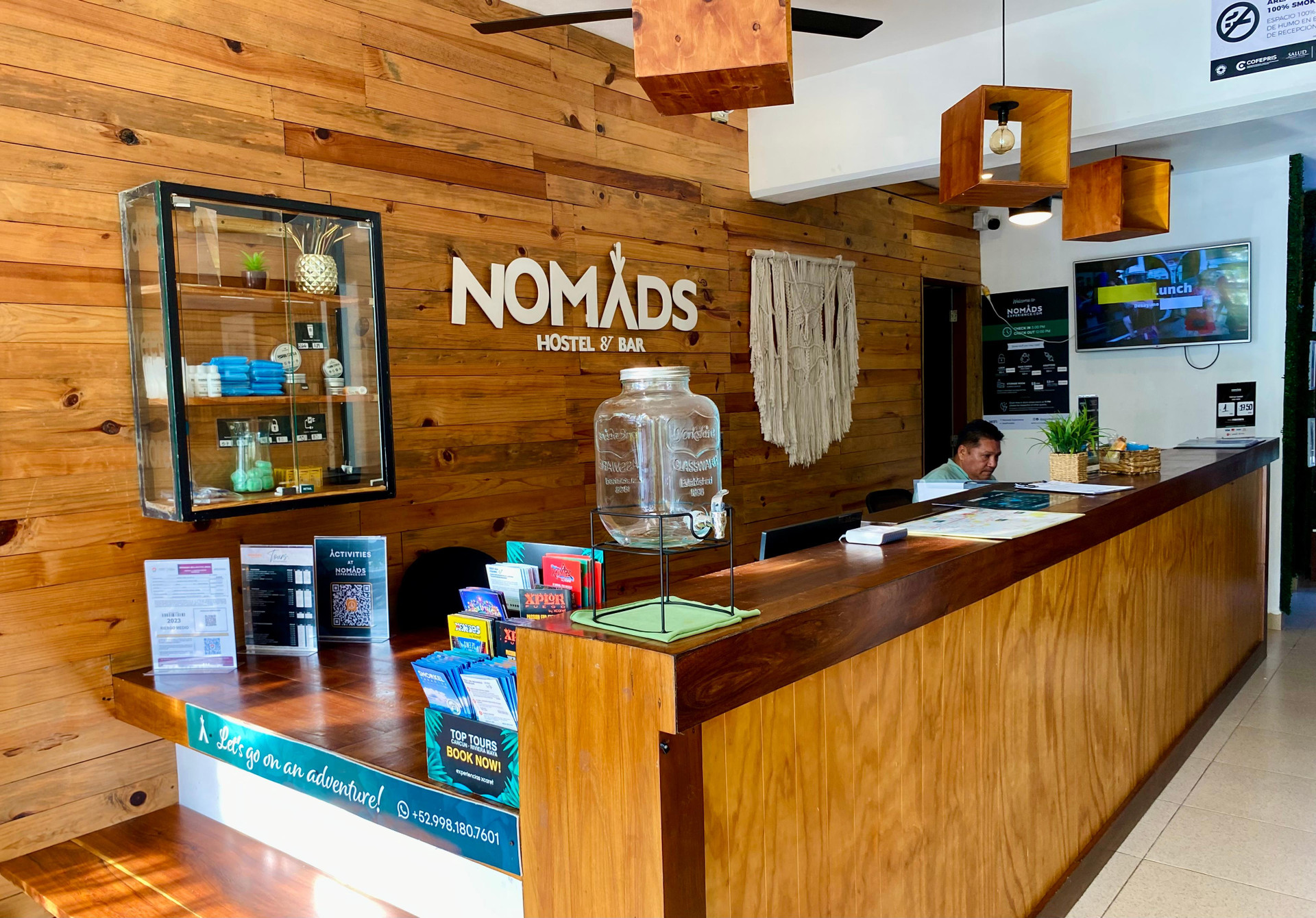 Vista Lobby Nomads Hotel, Hostel & Rooftop Pool