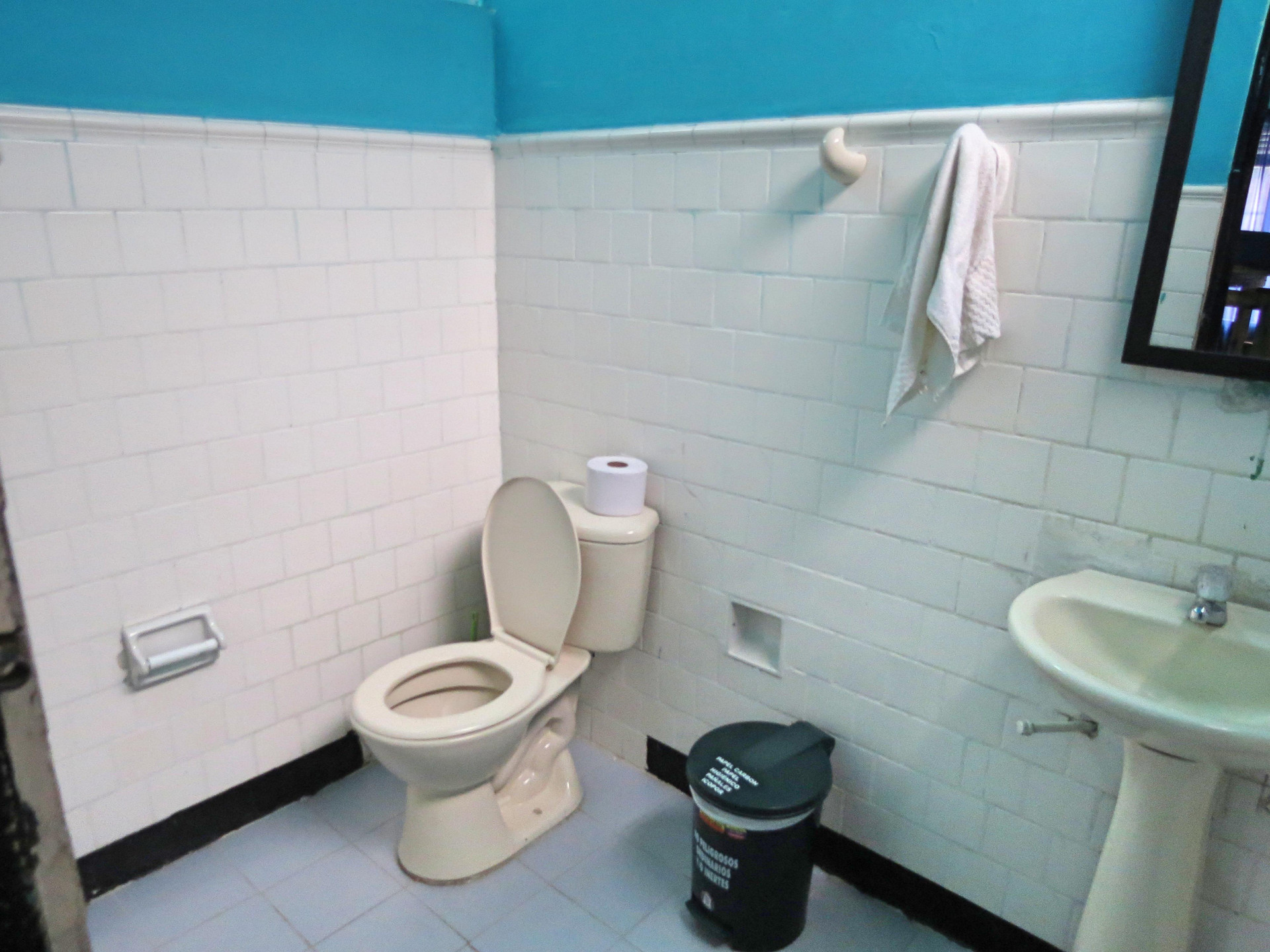 Baño Parceros Hostel