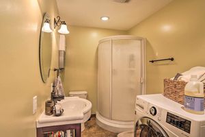 Alquiler Vacacional - Secluded Casper Mtn Cabin: Fire Pit, 12 Mi to Town