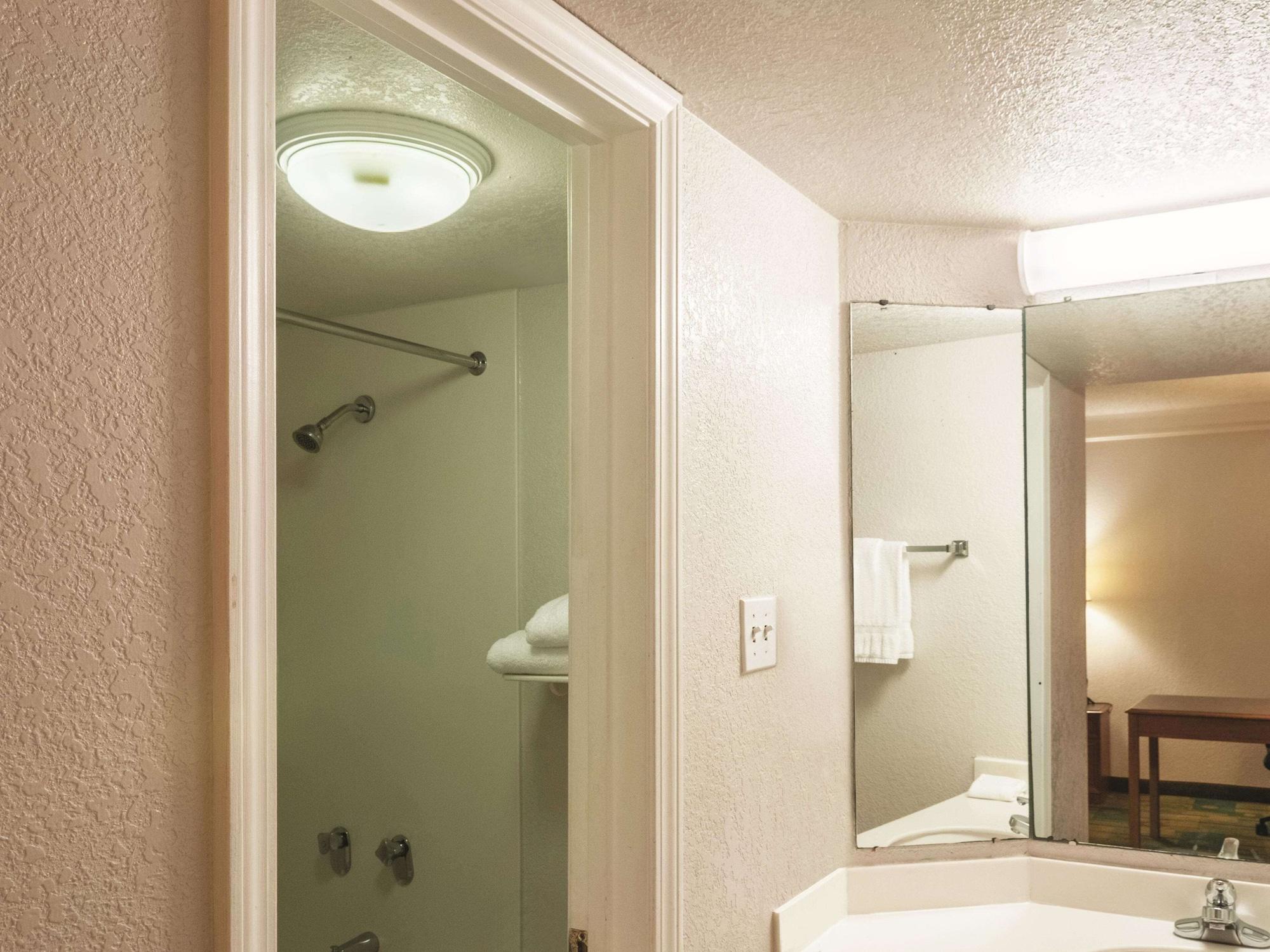Equipamiento de Habitación La Quinta Inn by Wyndham New Orleans West Bank / Gretna