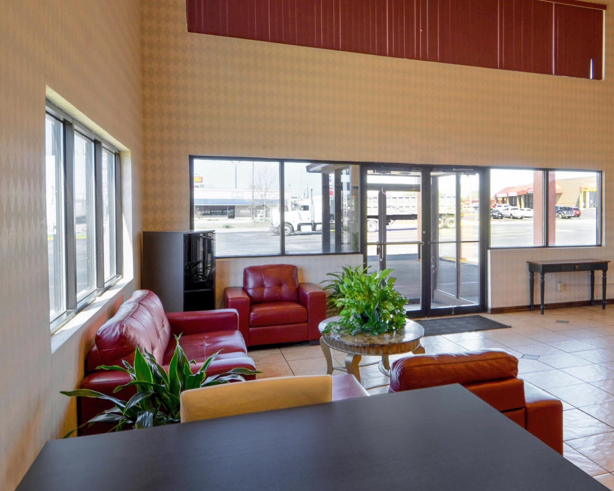 Vista Lobby SureStay Hotel by Best Western Childress