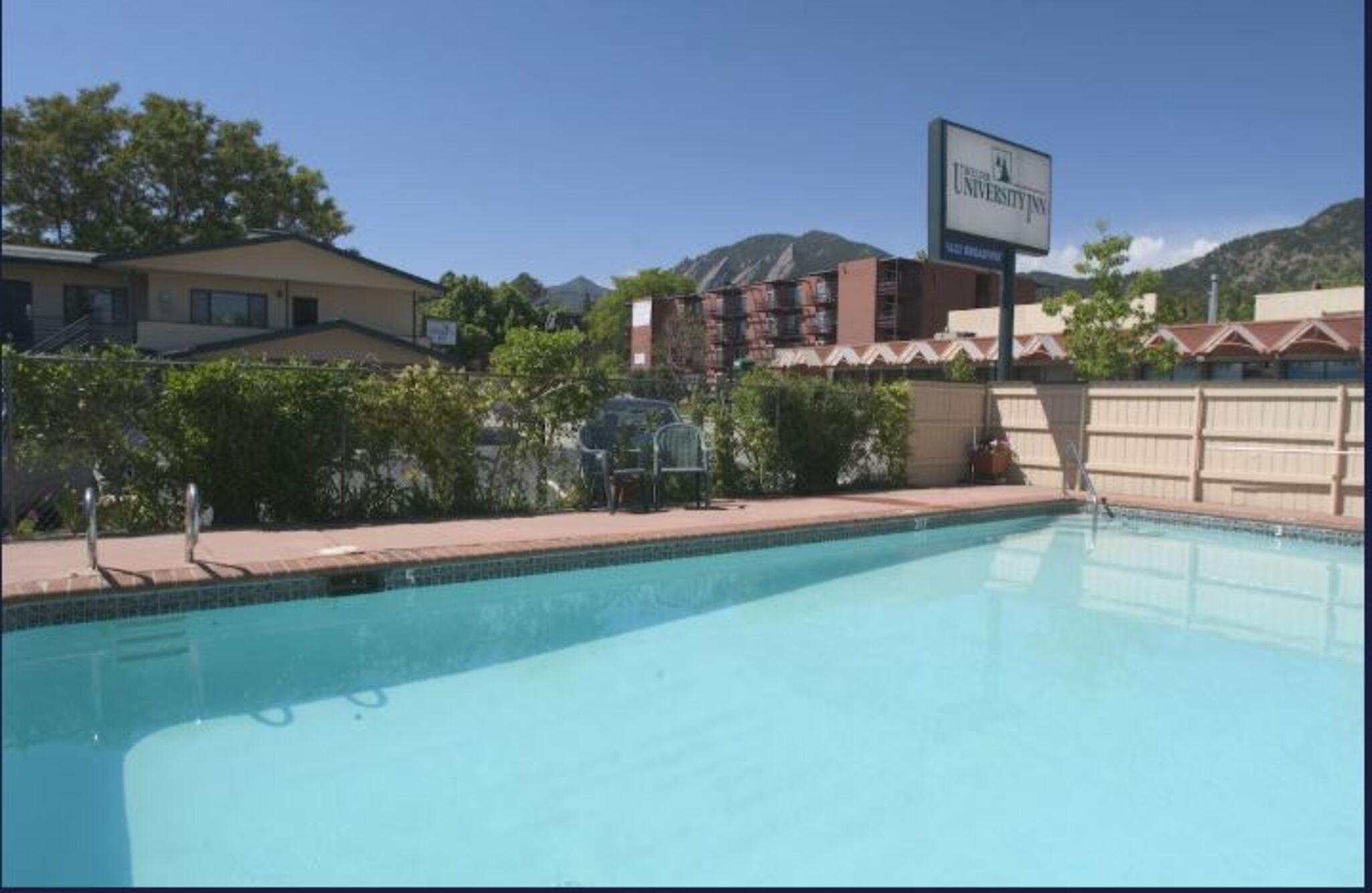 Vista Piscina Boulder University Inn