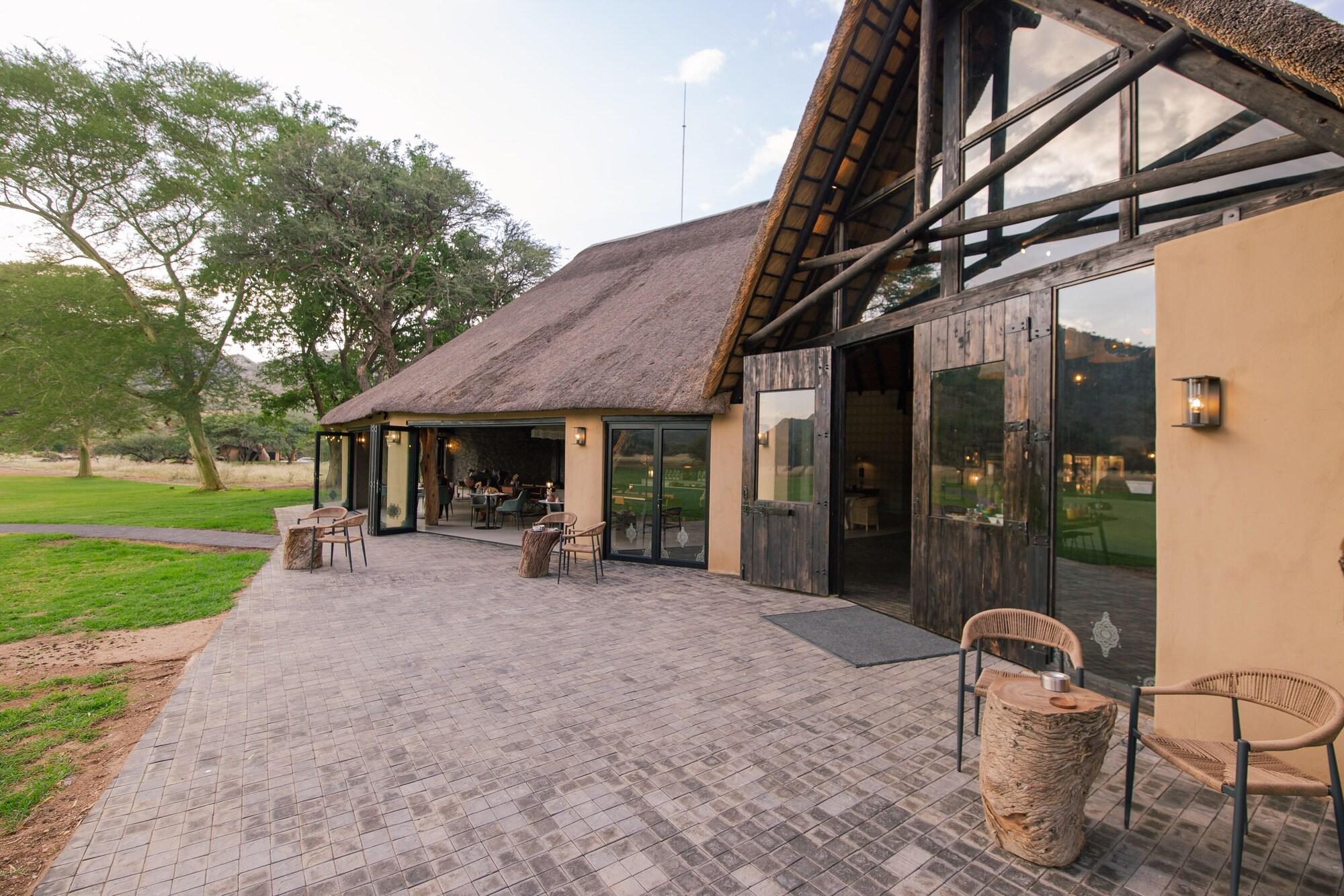 Vista Exterior Okapuka Safari Lodge