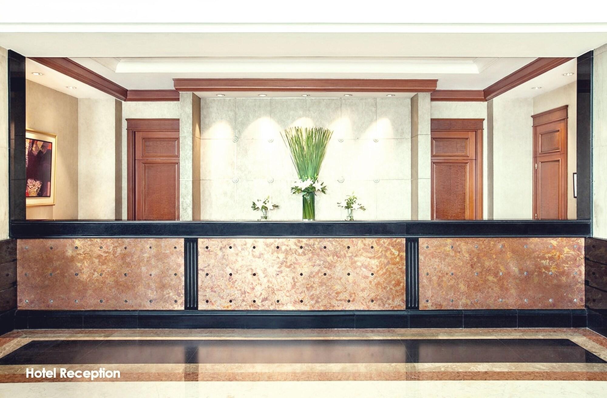 Vista Lobby Menara Peninsula Hotel Jakarta