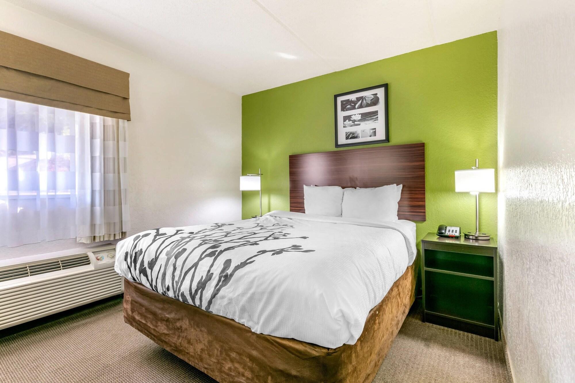 Habitación Sleep Inn & Suites near Sports World Blvd