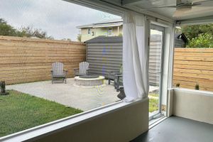 Alojamiento - Charming guesthouse with private backyard just 3 doors down from New Orleans.