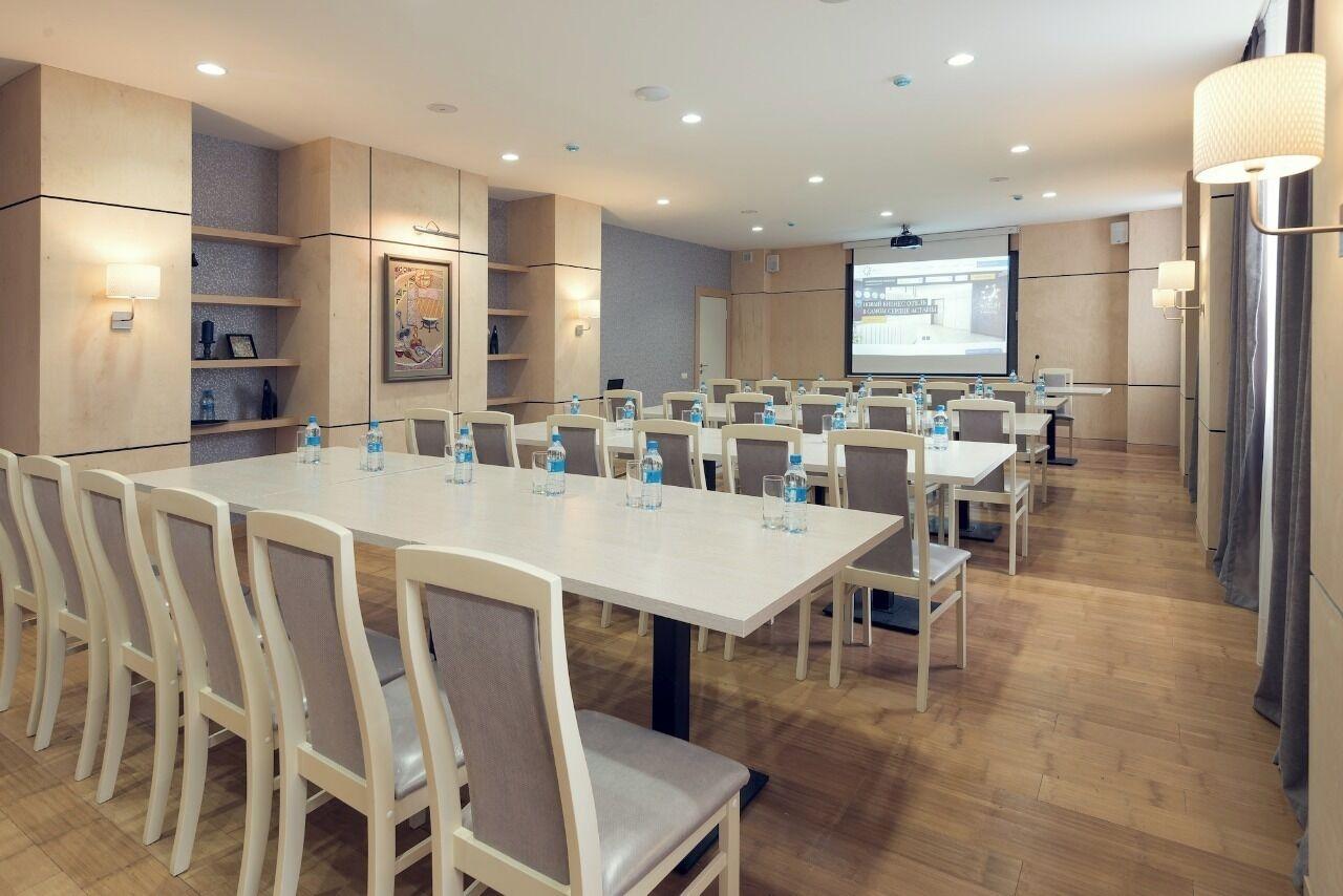 Sala de Reuniones AyKun Hotel