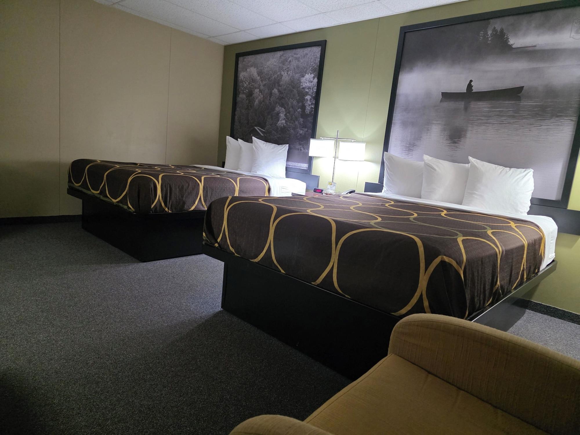 Habitación Super 8 by Wyndham Hearst ON