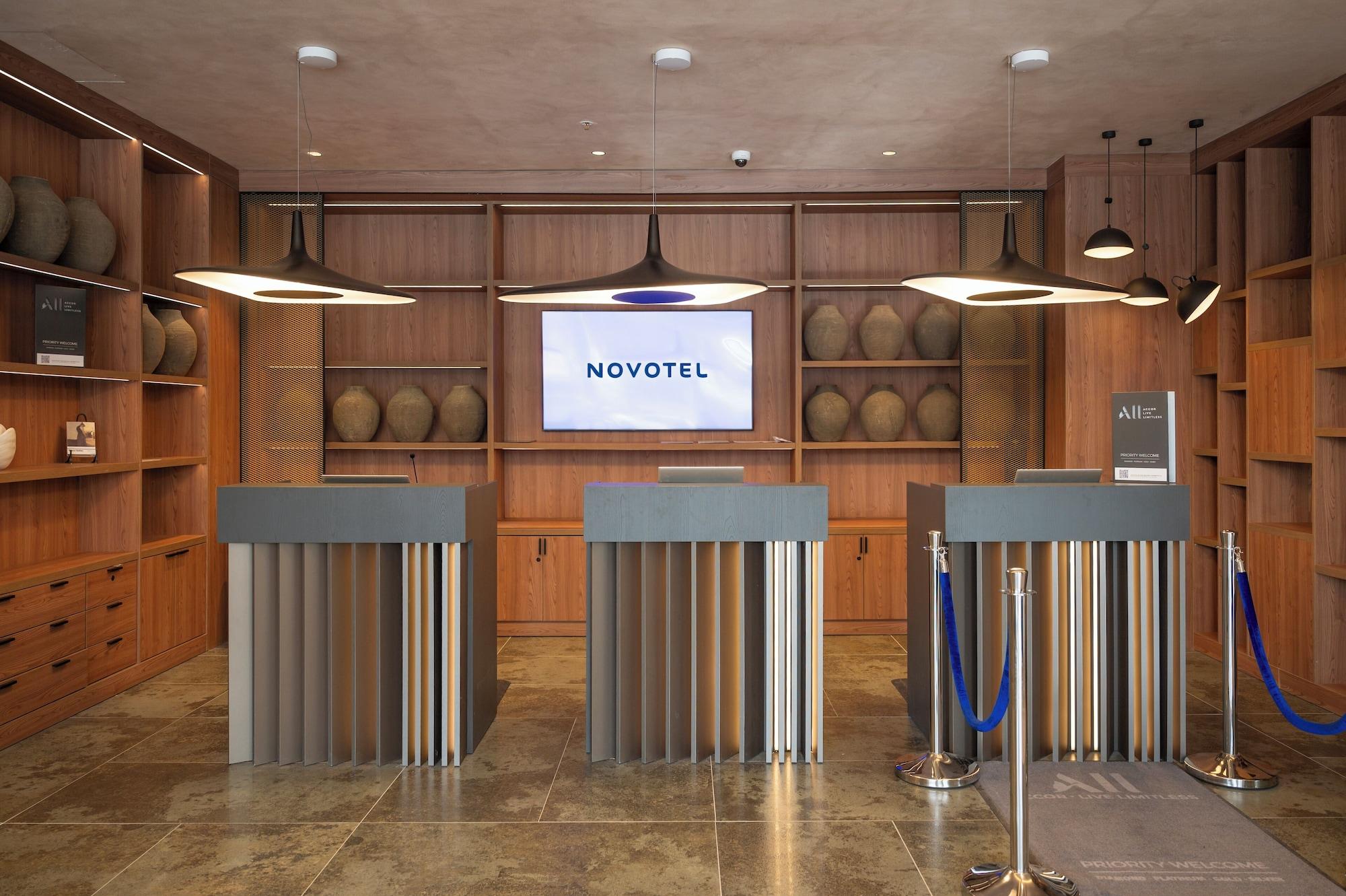 Vista Lobby Novotel Valencia Lavant